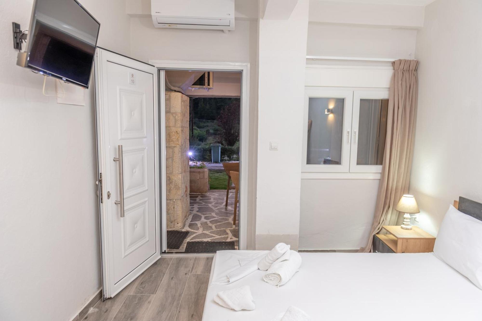 Medusa Rooms Kallithea  Bagian luar foto