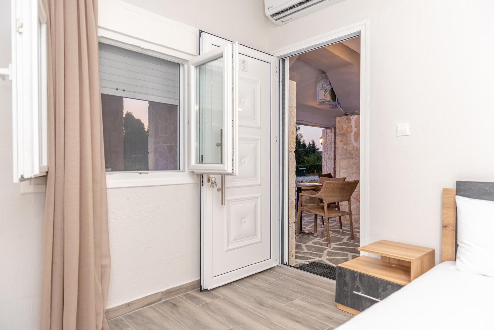 Medusa Rooms Kallithea  Bagian luar foto