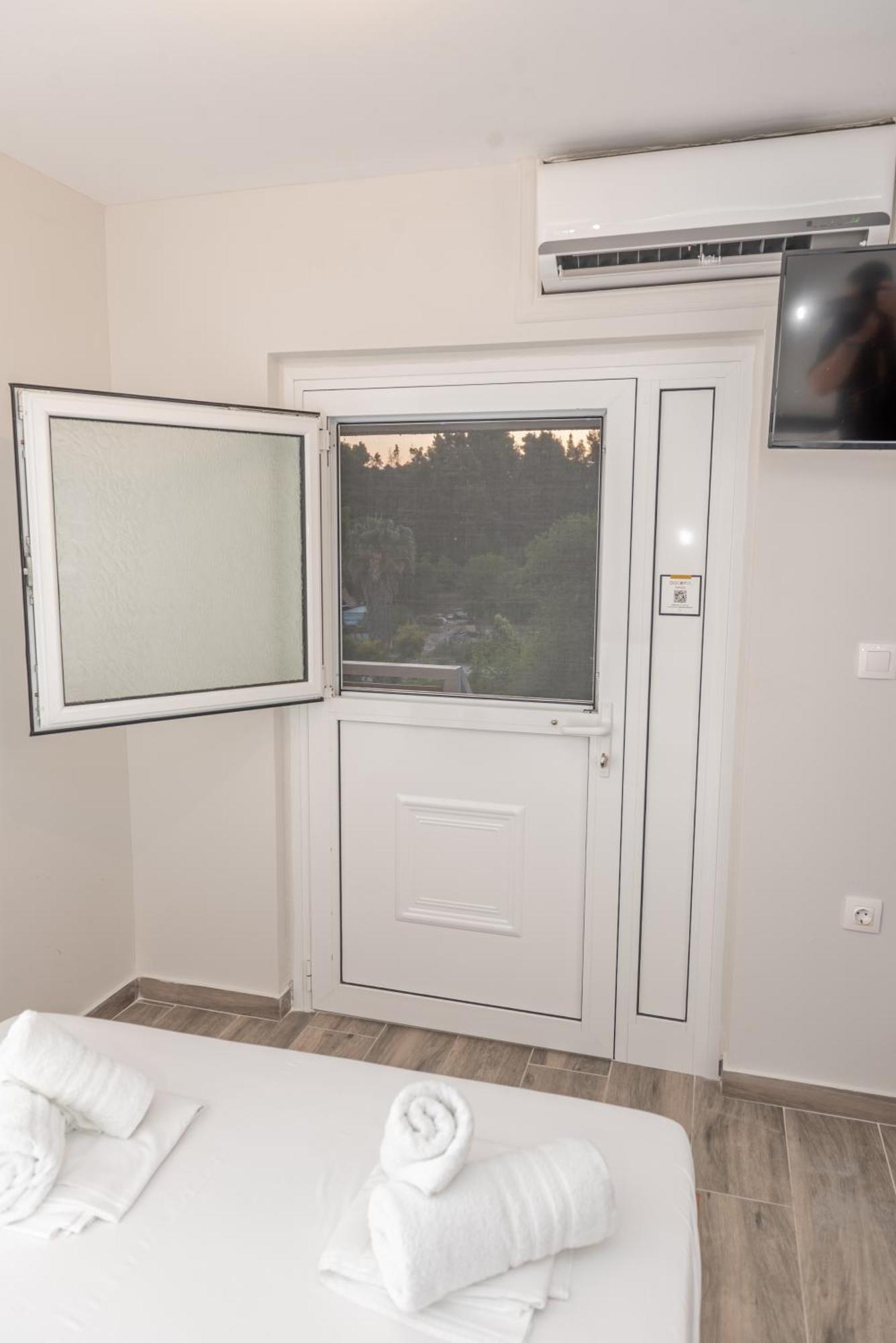 Medusa Rooms Kallithea  Bagian luar foto